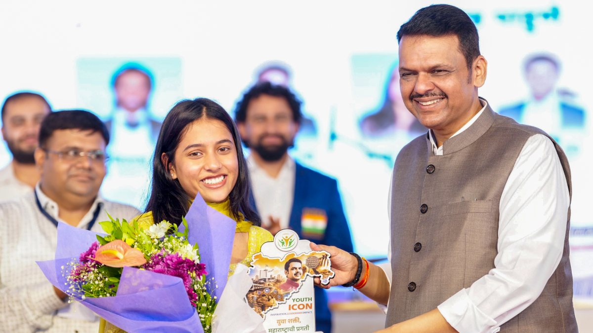 Maharashtra CM felicitates chess grandmaster Divya Deshmukh in Nagpur