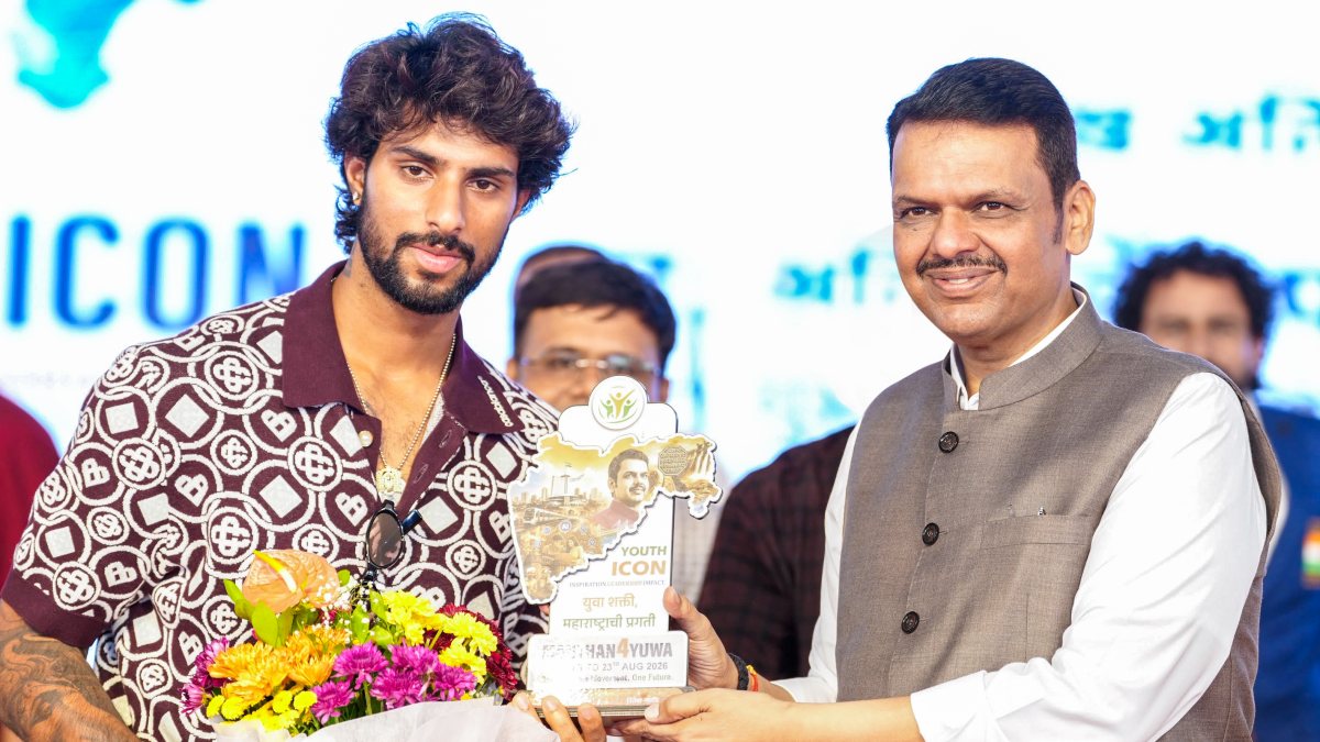 Maharashtra CM Fadnavis felicitates Tilak Varma at Manthan4Yuva