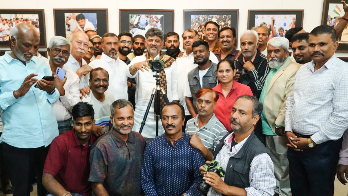 Karnataka CM joins photojournalists at Bengaluru exhibition