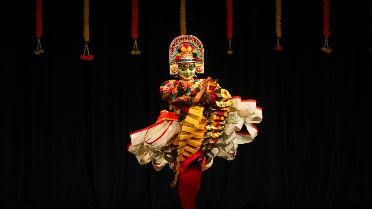 Chennai artist performs Ottamthullal ahead of Onam festival
