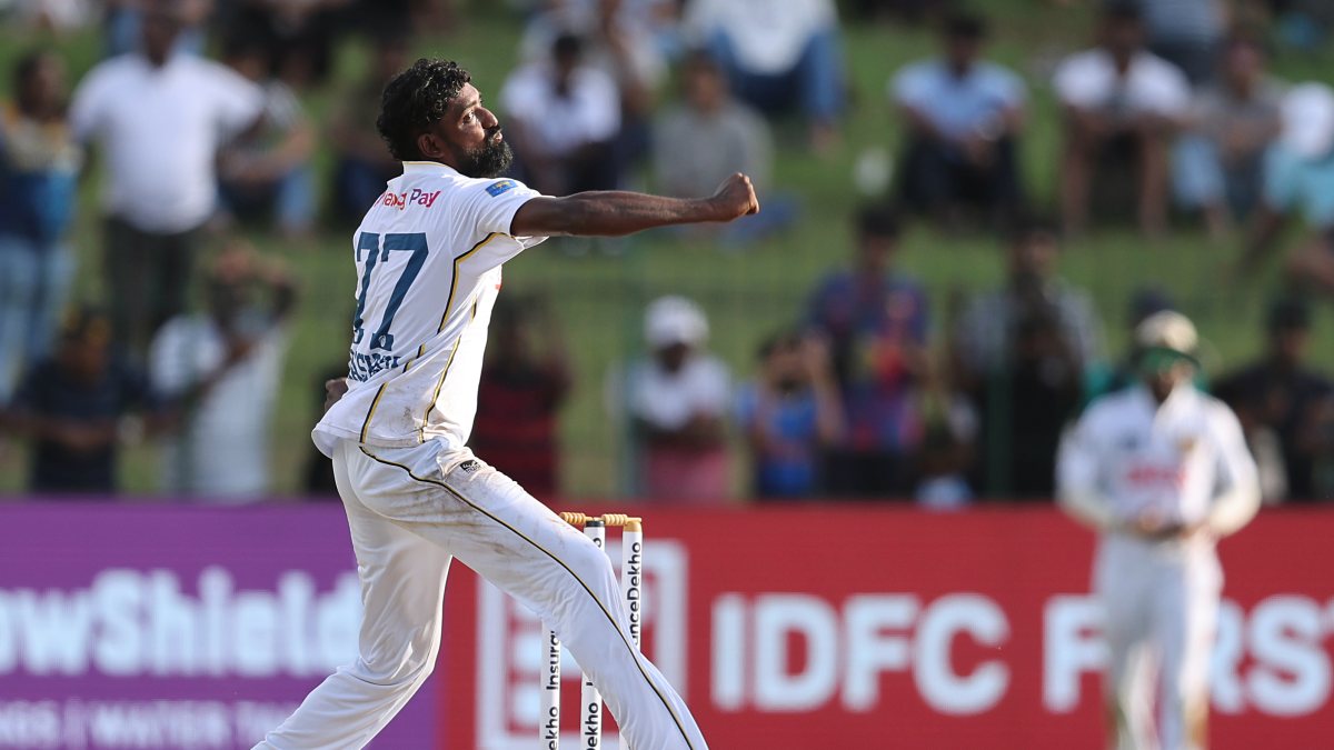 Sri Lanka's Jayasuriya bowls on day one of second Test