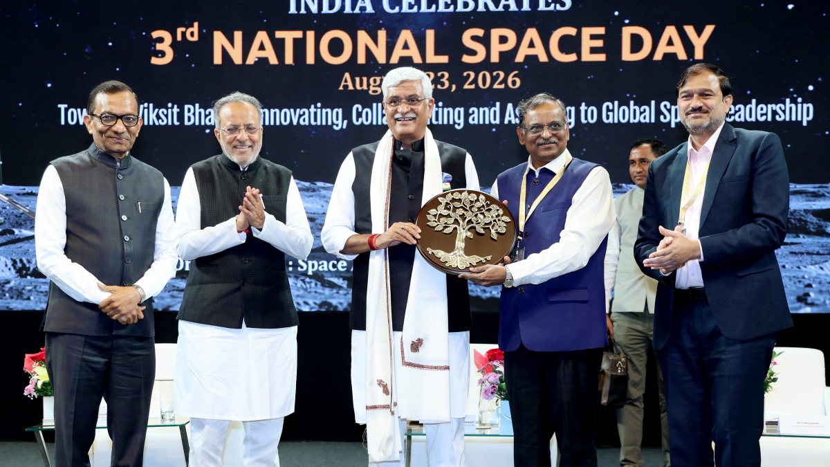 ISRO chief felicitates Union minister at National Space Day event