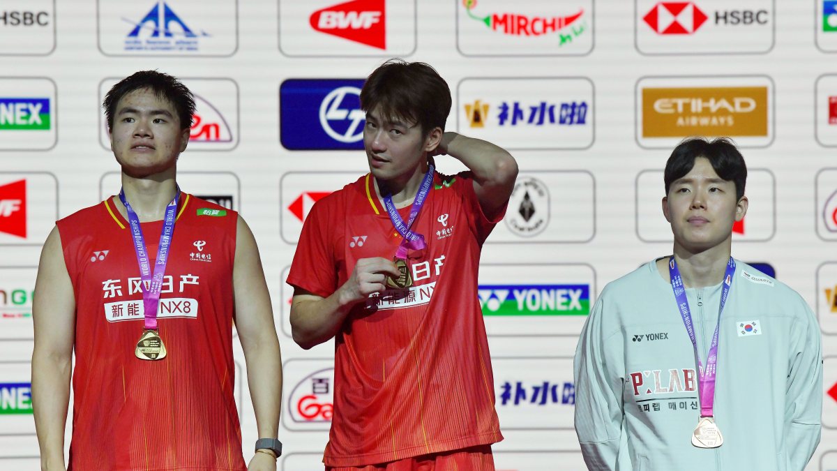 China's Liang and Wang win men's doubles at BWF Worlds