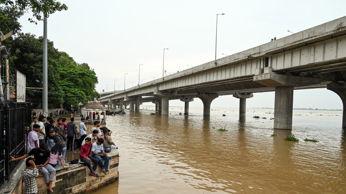 Patna residents move to safety as Ganga river swells