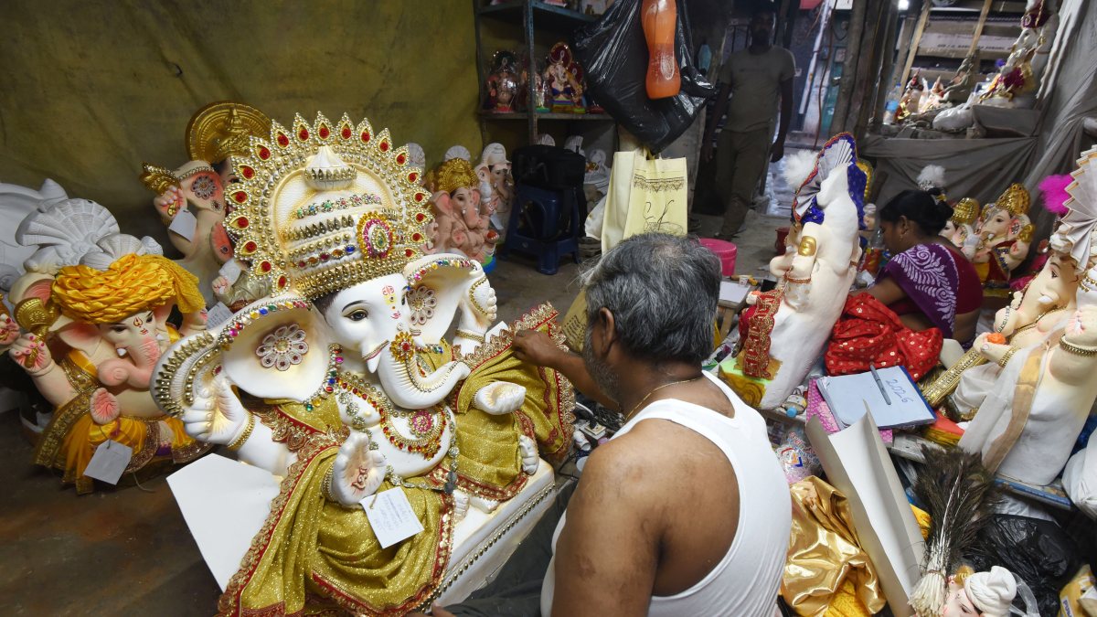 Artisan puts final touches to Ganesha idol in Kolkata