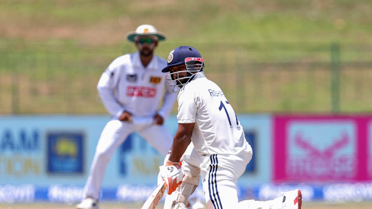 Rishabh Pant plays aggressive shot on day two of second Test