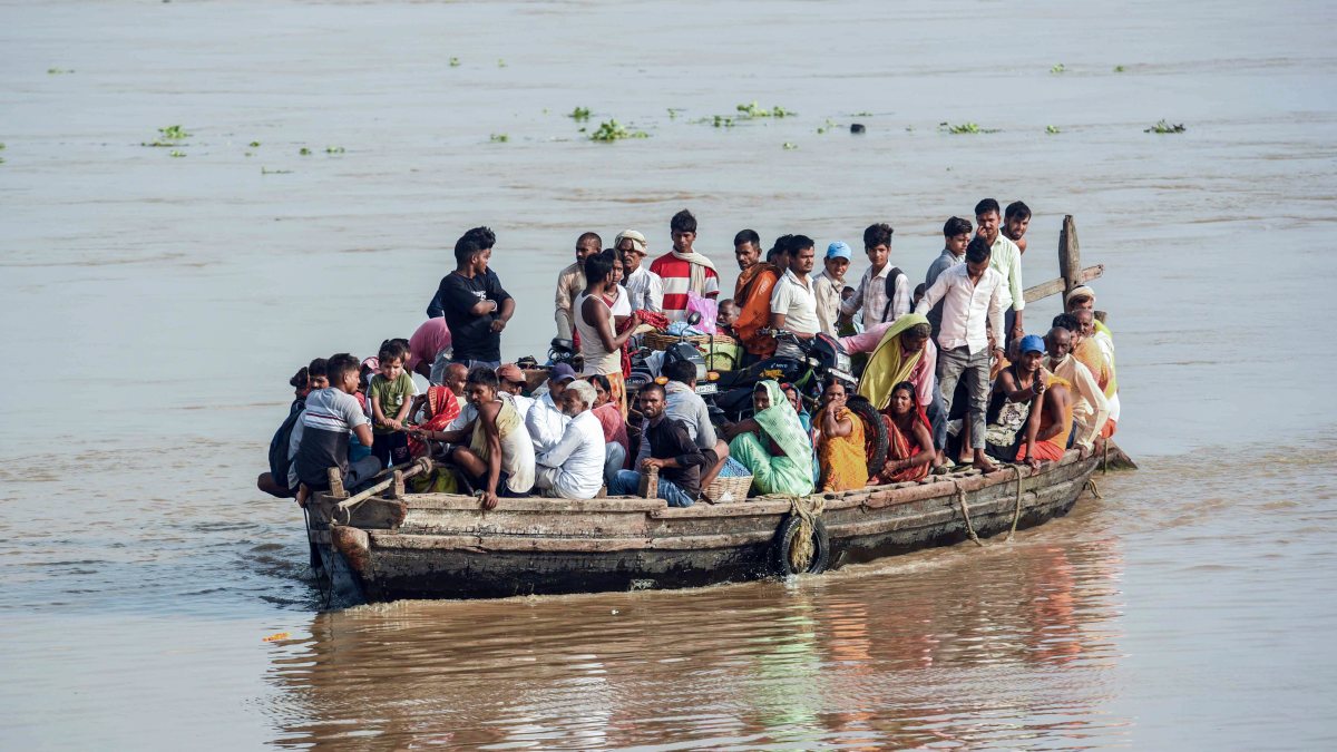 Boat carries flood-hit residents to safety in Patna