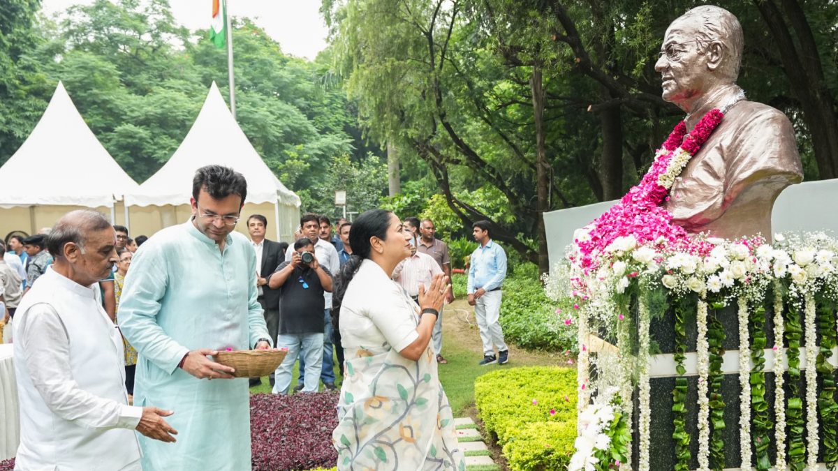 Delhi CM pays tribute to Arun Jaitley on death anniversary