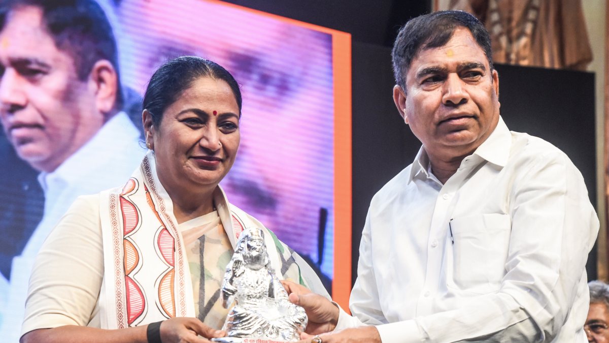 Delhi CM felicitated at Sant Ravi Das birth anniversary event