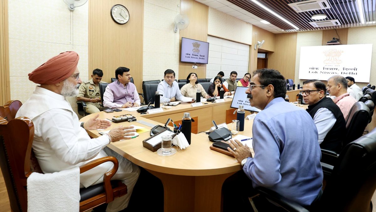 Delhi LG chairs coordination meet with civic agencies, police