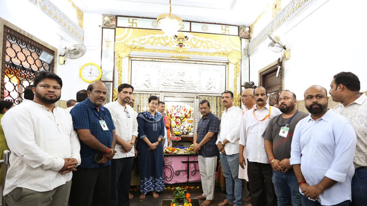 Kejriwal offers prayers at Damodar Temple in Vasco