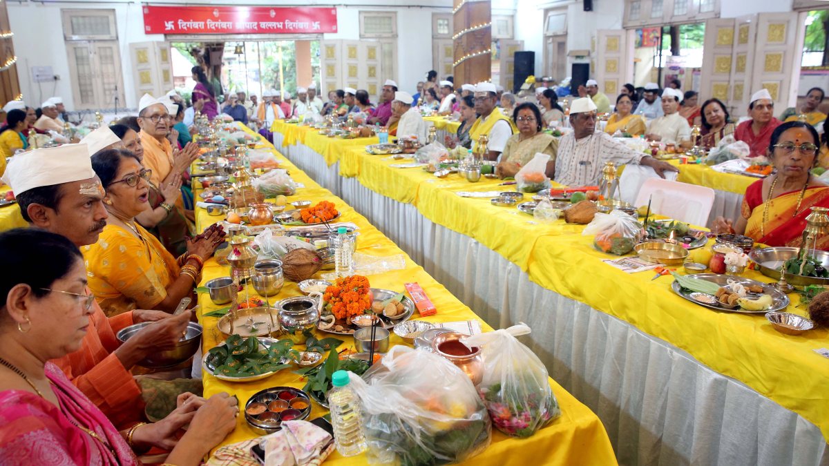 Maharashtrian devotees perform Rudrabhishek rituals in Bhopal