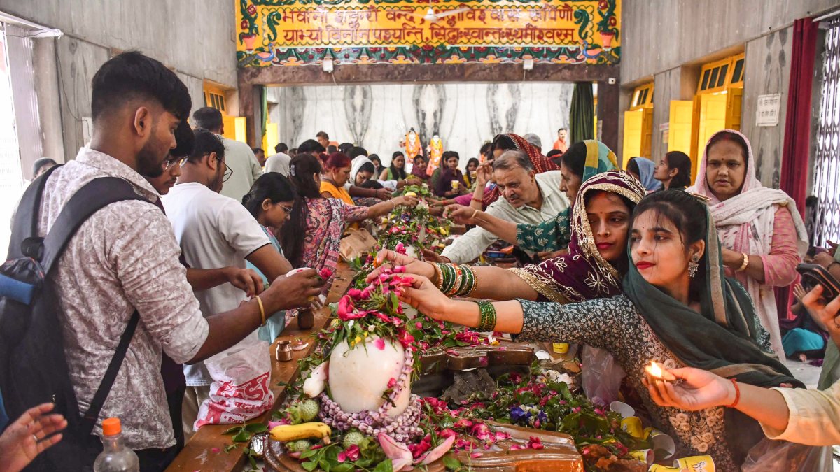 Devotees throng temple on last Monday of Shravan in Prayagraj