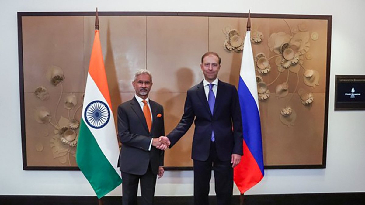 Jaishankar meets Russian Deputy PM Manturov in Moscow