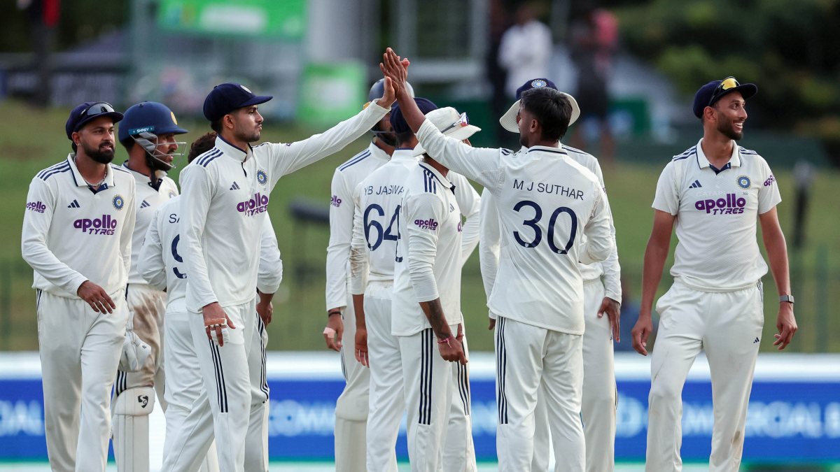 India celebrates wicket on day 2 of 2nd Test in Colombo