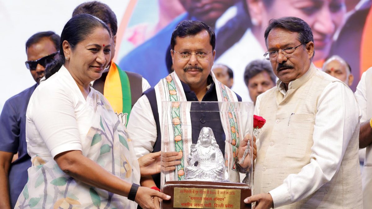 BJP leaders felicitated at Sant Ravidas 650th birth anniversary event