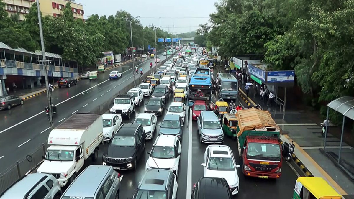 Heavy rain triggers massive traffic jam at Delhi's ITO