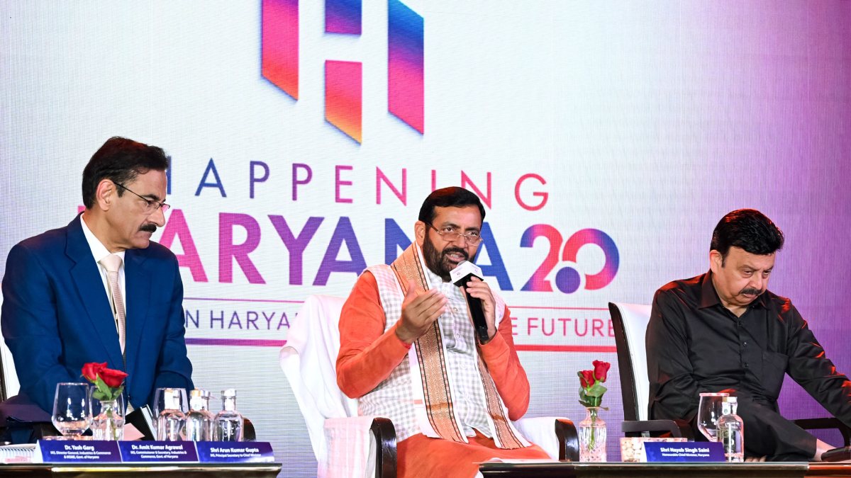 Haryana CM woos investors at Mumbai summit roadshow