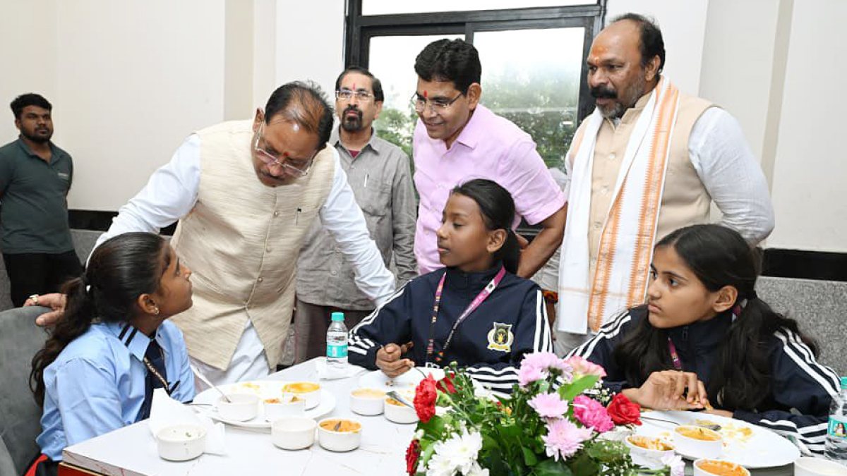 CM Sai honours meritorious worker children at Atal Utkrisht awards