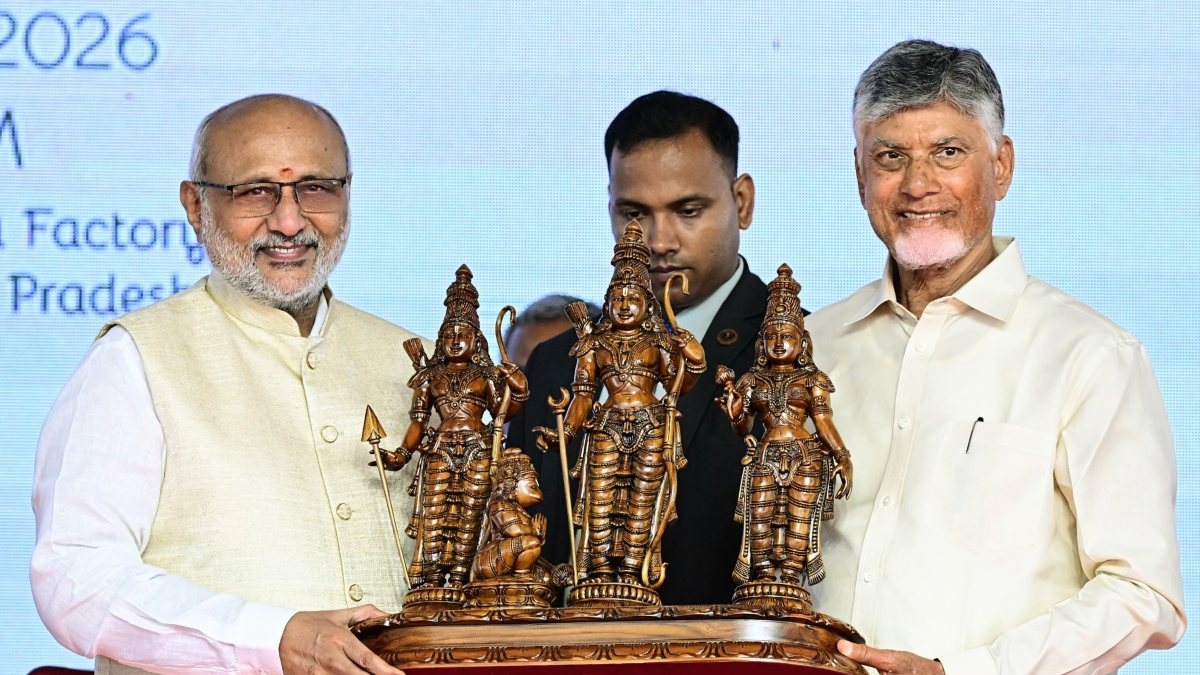 VP, CM launch India's first non-GMO popcorn maize seed