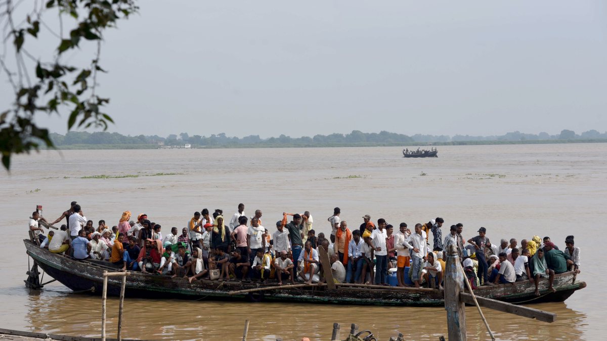 Patna residents evacuate as Ganga water level rises