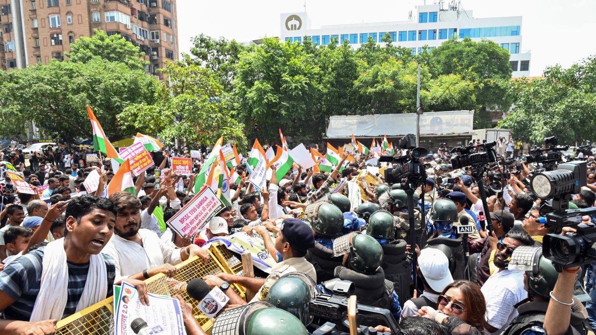 Heavy security at Patna protest over BPSC exam cancellation