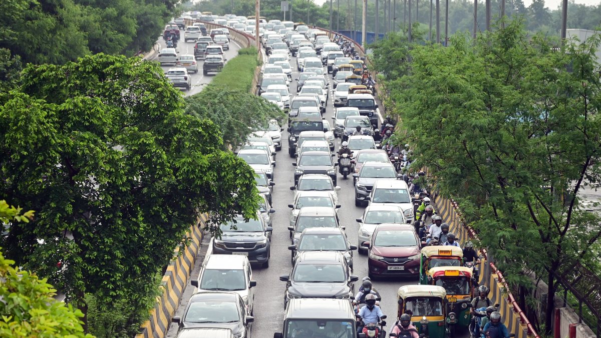 Heavy rain triggers massive traffic snarls on Barapullah Flyover