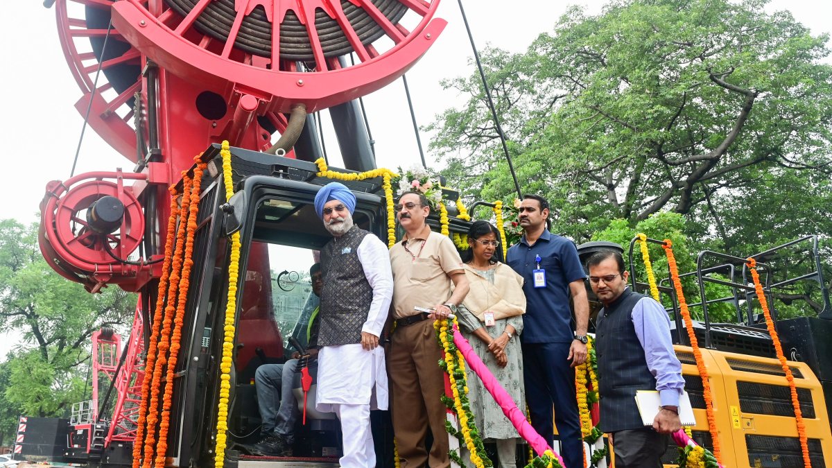 Delhi L-G operates excavator at Shivaji Stadium Metro site