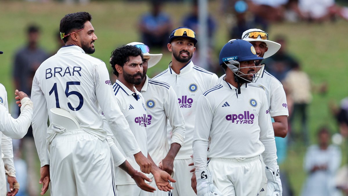 India celebrates Sri Lanka wicket on day three of second Test in Colombo