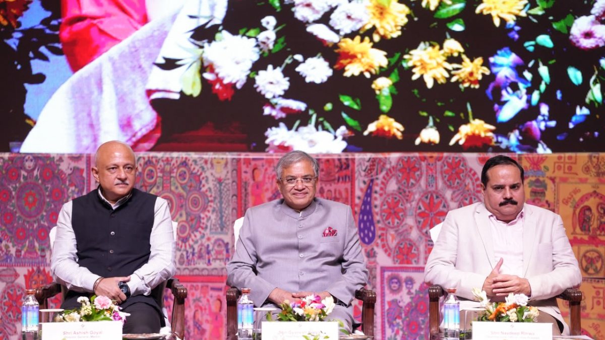 EC meets booth officers in Lucknow for poll readiness