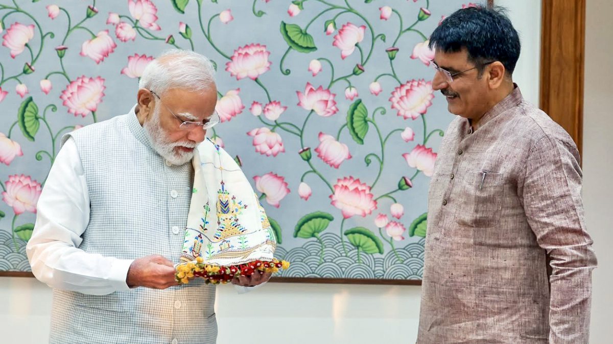 Modi receives woven shawl from Gujarat Assembly Speaker