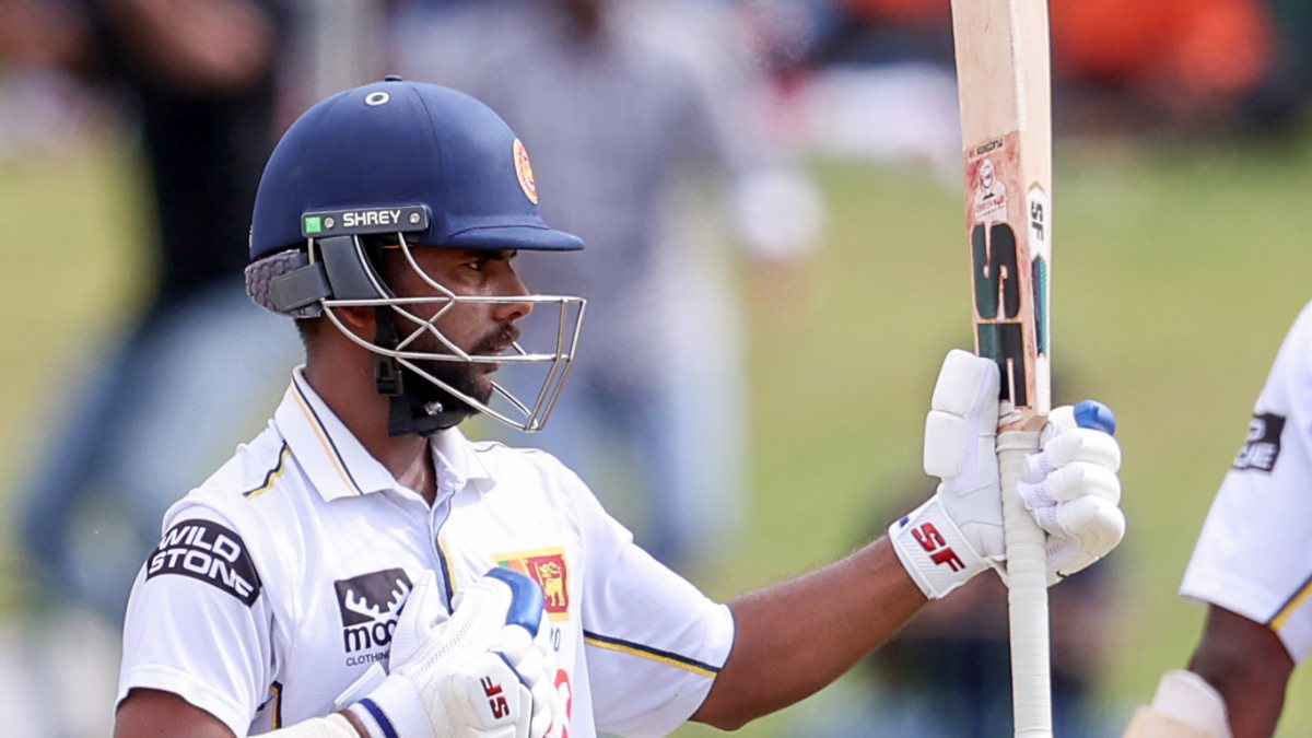 Sri Lanka's Dinusha celebrates half-century on day three