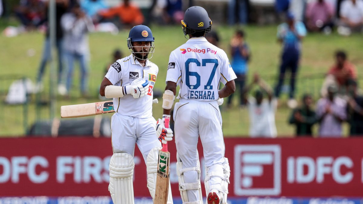 Sri Lanka's Dinusha celebrates half-century on day three of second Test
