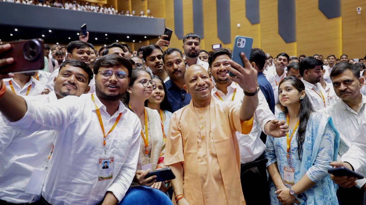 UP CM clicks selfie with newly appointed Mission Employment candidates
