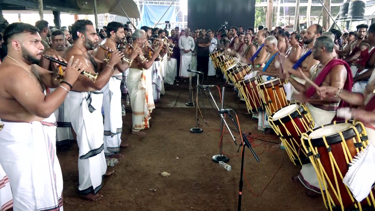 Devotees mark Onam eve with Chendamelam and Sadhya at Thrikkakkara temple