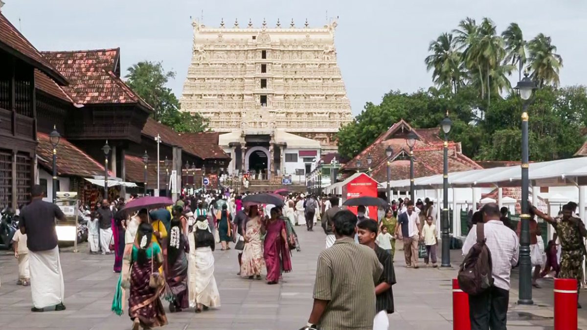 Devotees throng Padmanabhaswamy Temple for Uthradam prayers