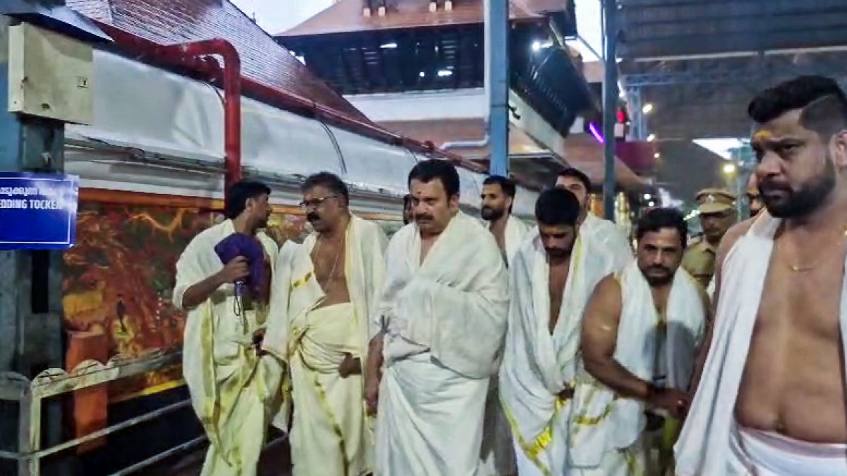 Kerala minister visits Guruvayur Temple on Uthradam Day