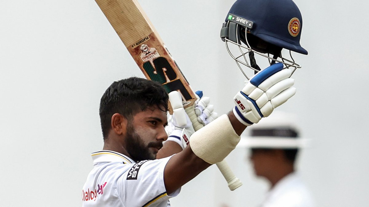 Sri Lanka's Dinusha celebrates century on day 4 of 2nd Test
