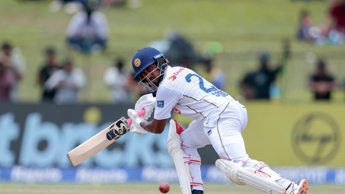 Kamindu Mendis in action on day 4 of second Test in Colombo