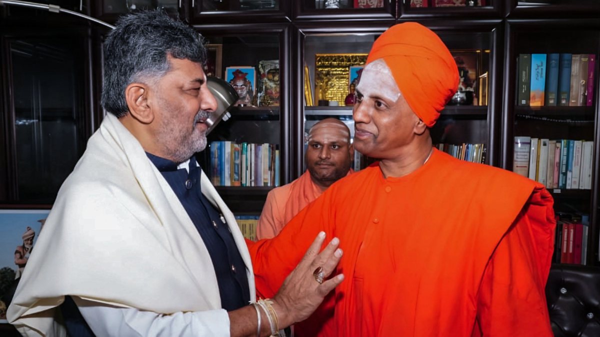 Karnataka CM Shivakumar meets Siddaganga Math seer in Bengaluru