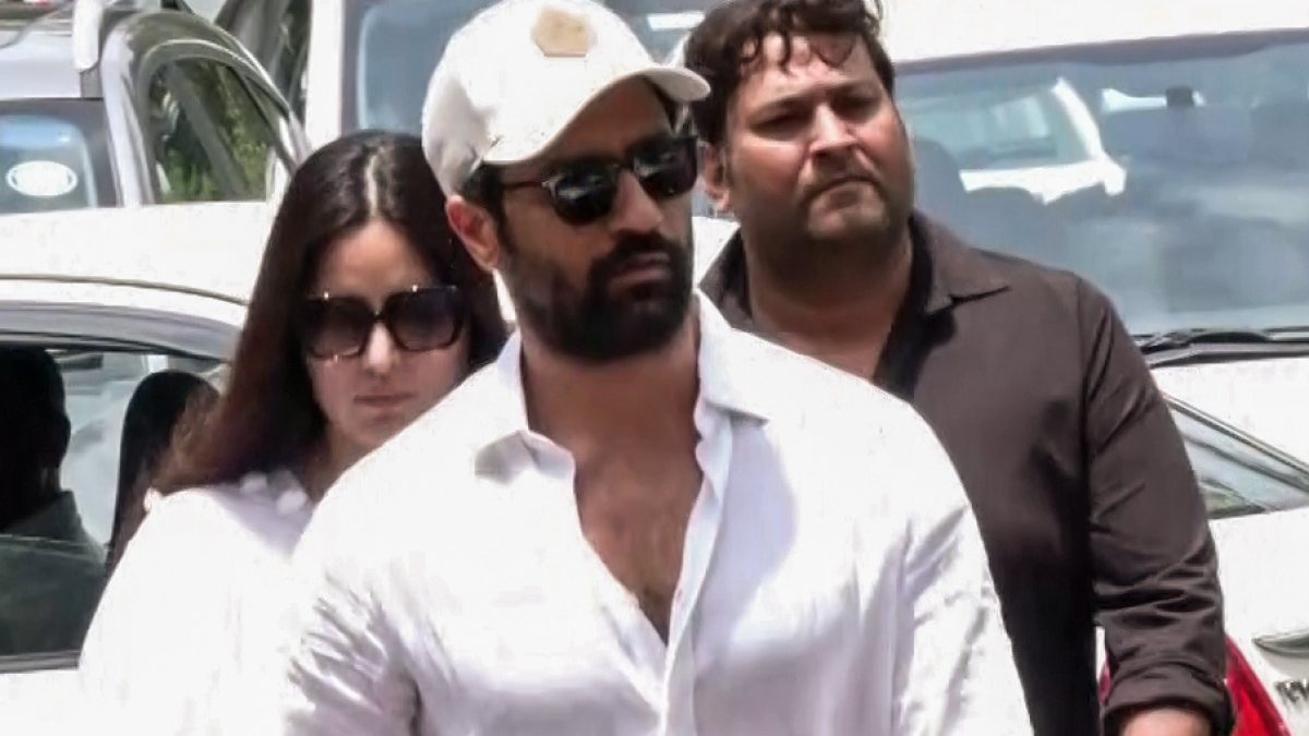 Vicky Kaushal, Katrina Kaif attend filmmaker Kuku Kohli's last rites