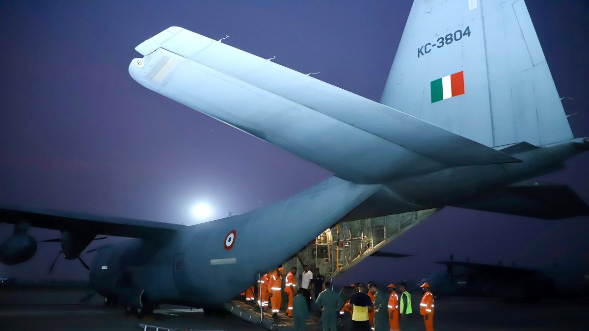 NDRF and IAF load relief material for Nepal at Hindon Airbase