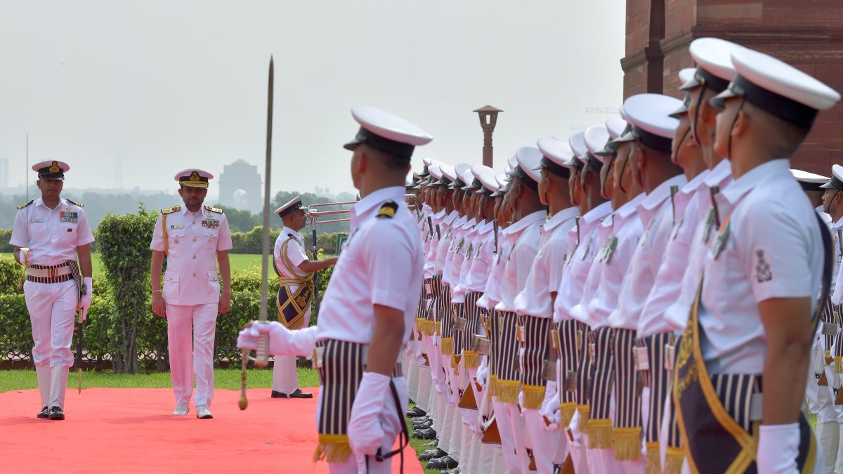 Sri Lankan Navy chief inspects guard of honour in New Delhi