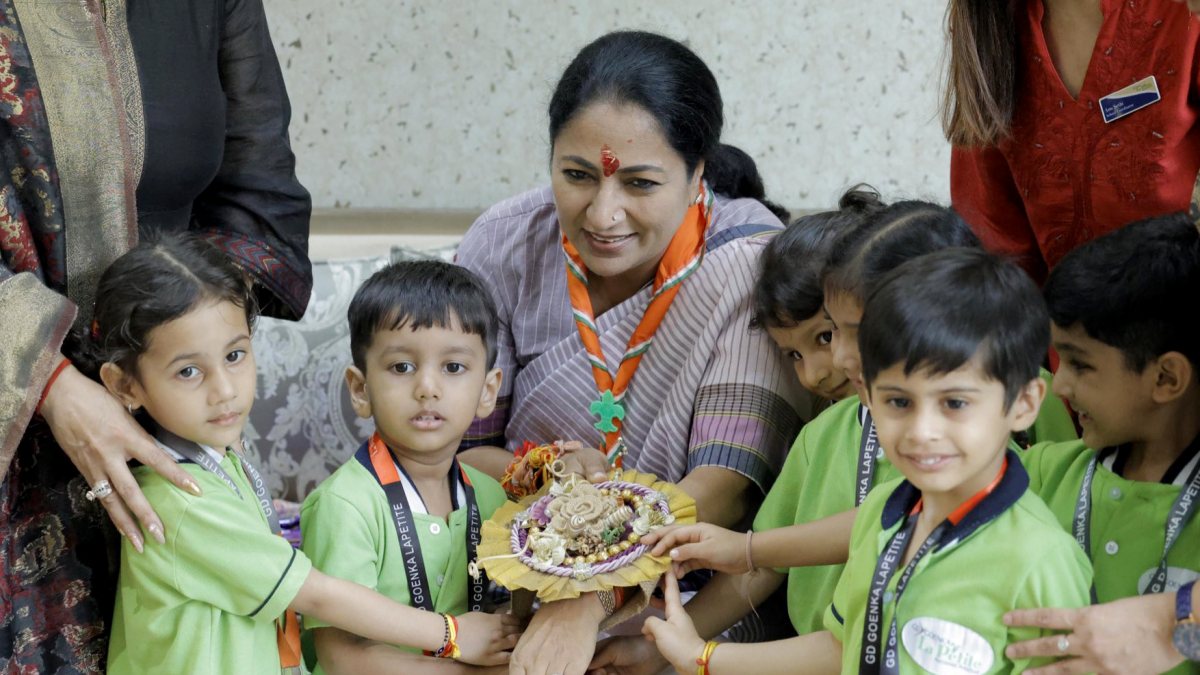 Delhi CM Rekha Gupta gets Rakhi from school children