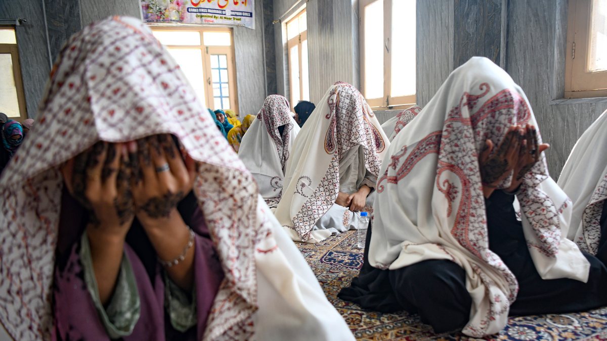 Mass marriage ceremony held for Muslim brides in Srinagar
