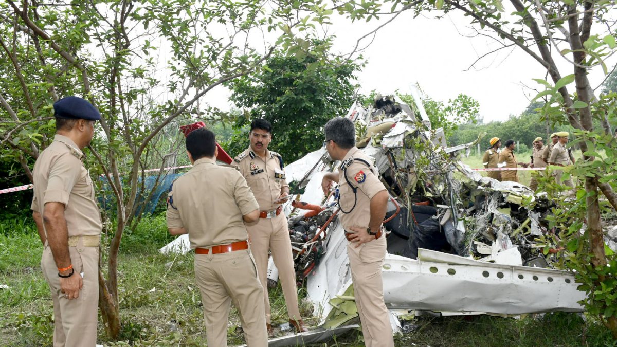 Aircraft crash near Ganga Barrage kills two pilots in Kanpur