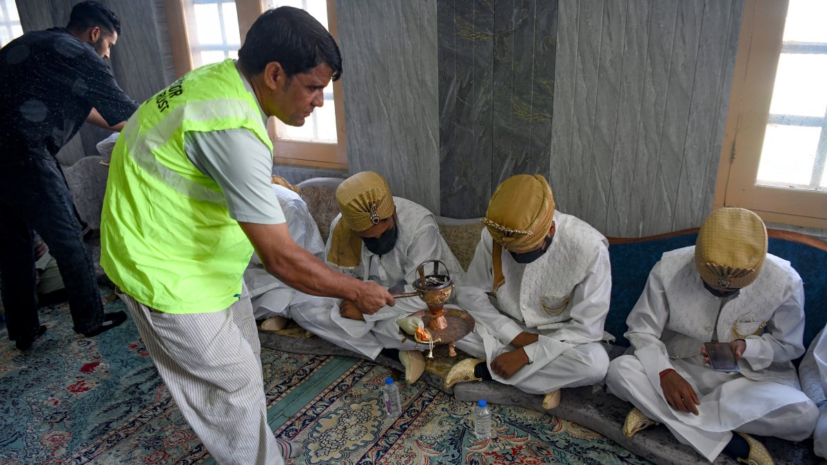 Mass marriage ceremony held for Muslim grooms in Srinagar