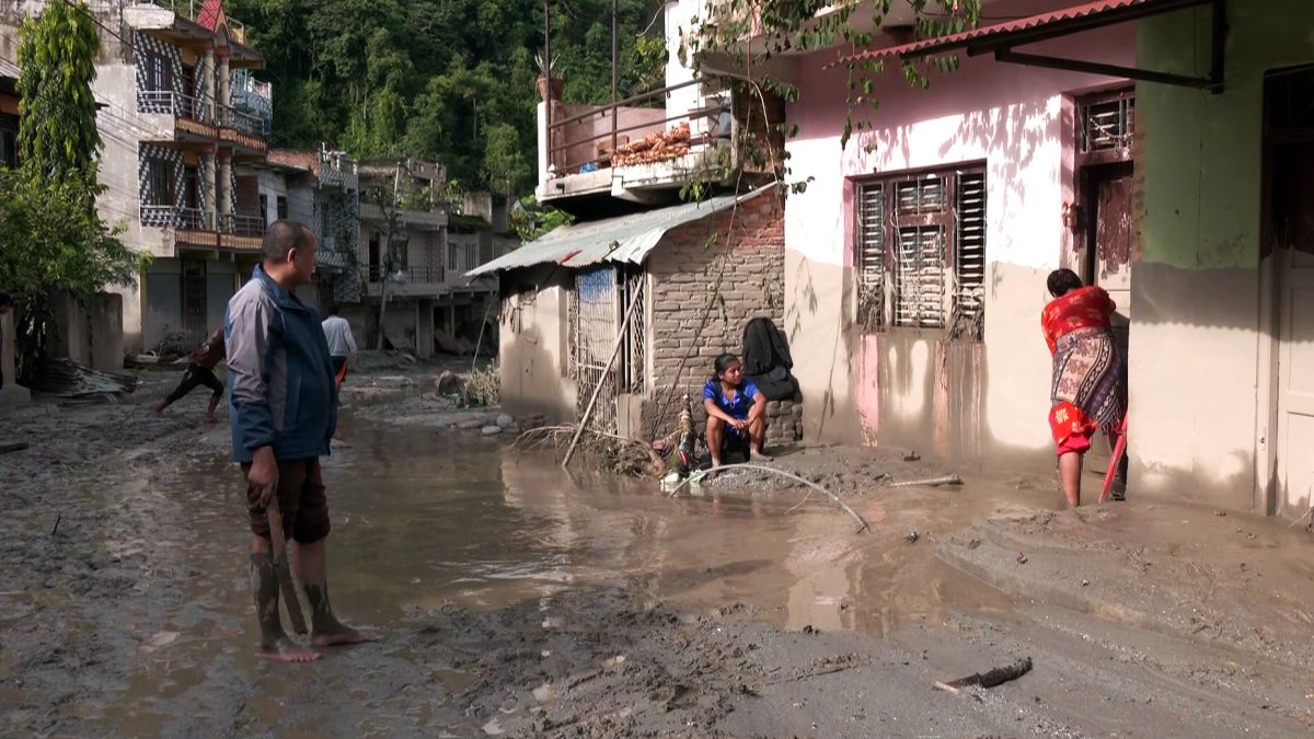 Nepal residents clear sludge after Bhotekoshi flash flood