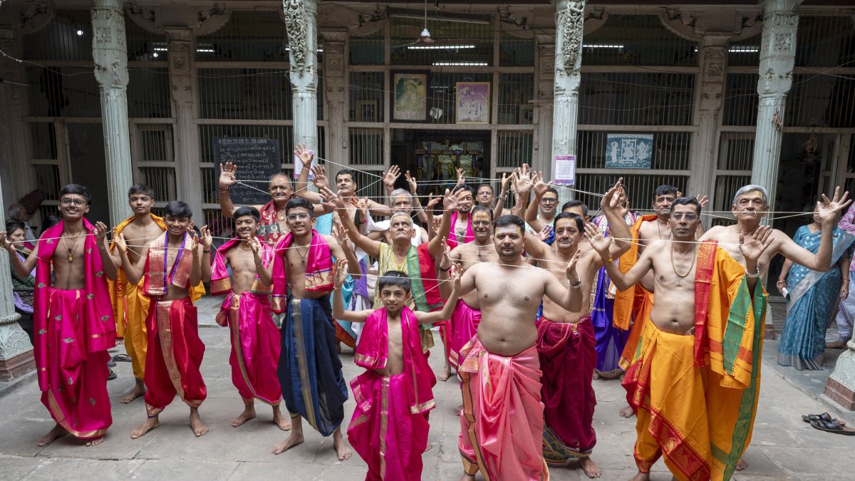 Brahmin priests perform Janeu ceremony at Kalaramji Mandir in Ahmedabad