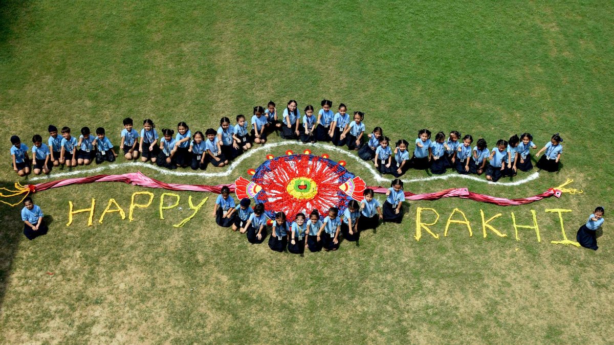 Students form human Rakhi in Patiala for Raksha Bandhan